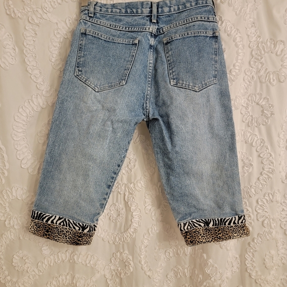 Jean Capri's - Picture 2 of 5